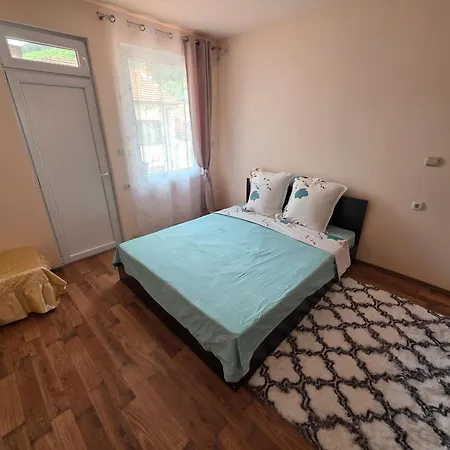 V-apartment 2 アパート Chiprovtsi